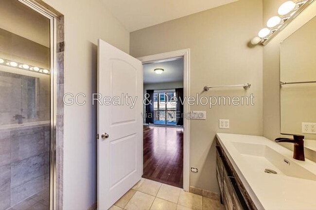 Building Photo - 4610 N Ashland Ave