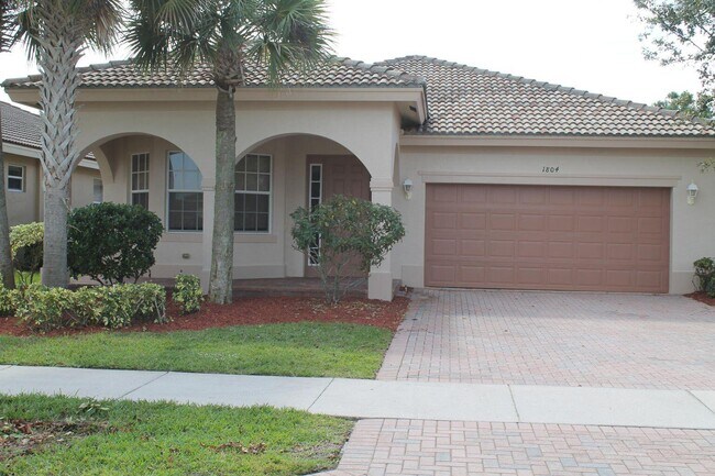 Building Photo - 1804 SW Jamesport Dr