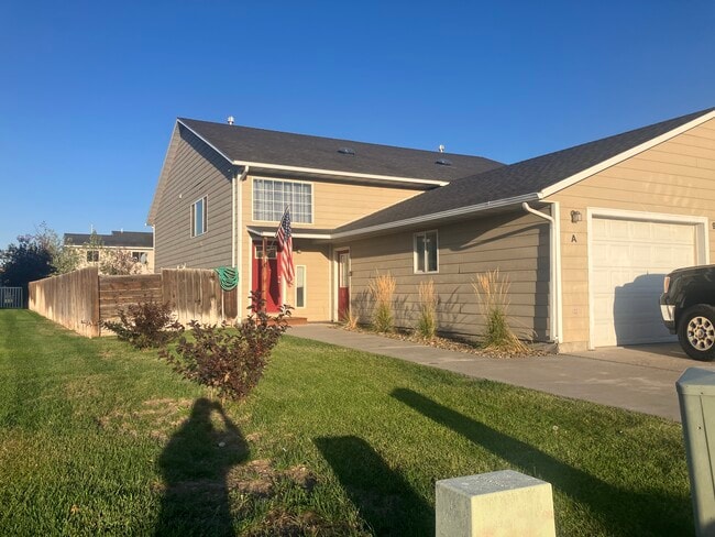 Building Photo - 907 Di Maggio Dr