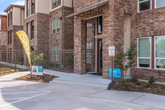 Building Photo - 540 Richcrest Dr