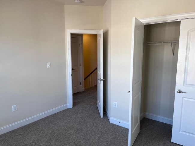 Building Photo - Large Townhouse In Haymarket