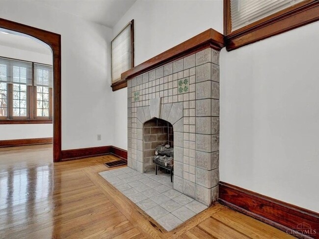 Building Photo - 4363 Ridgeview Ave