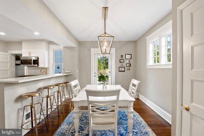 Building Photo - 404 S Jackson St