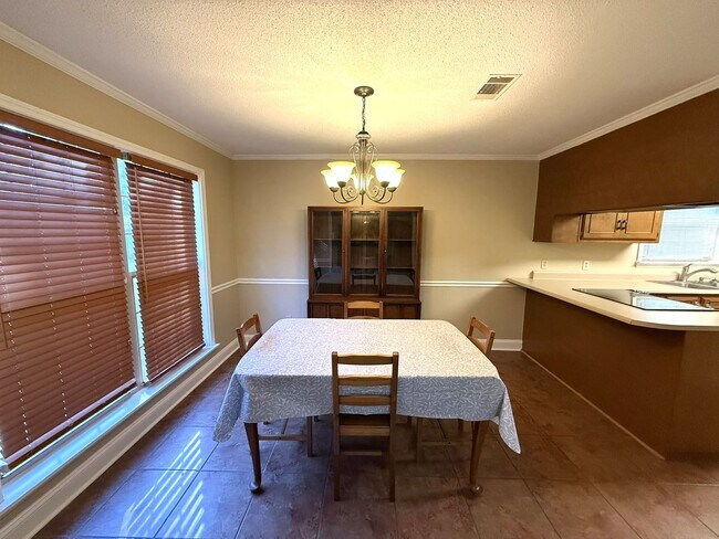 Building Photo - 512 Whistlestop Cir