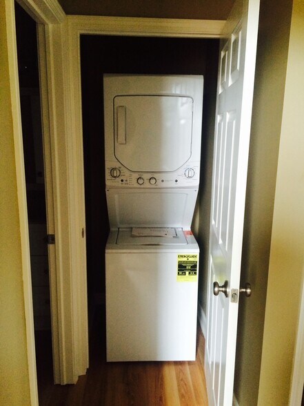 Building Photo - 133 S Main St