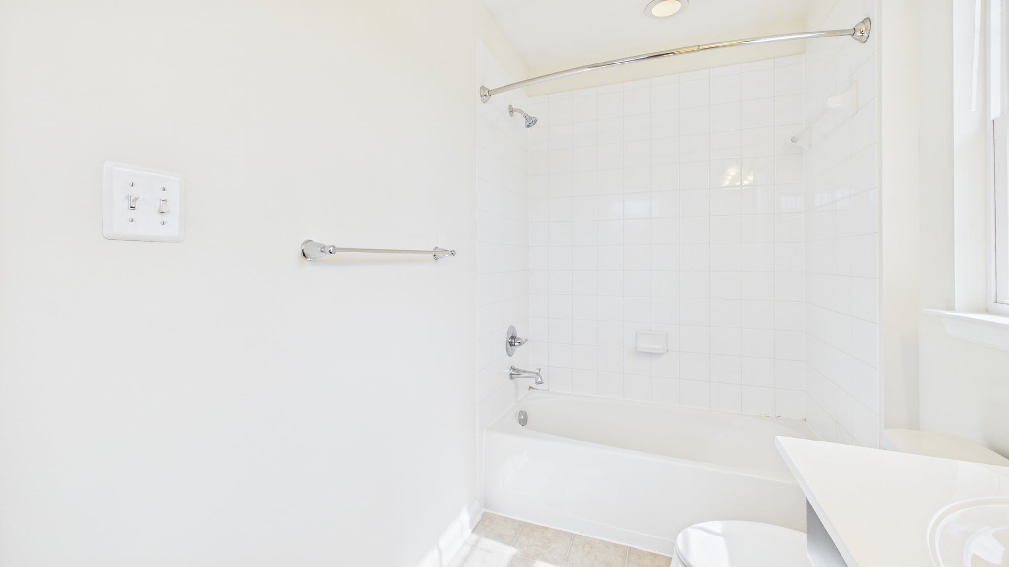 Building Photo - 5423 Saint Rita Dr