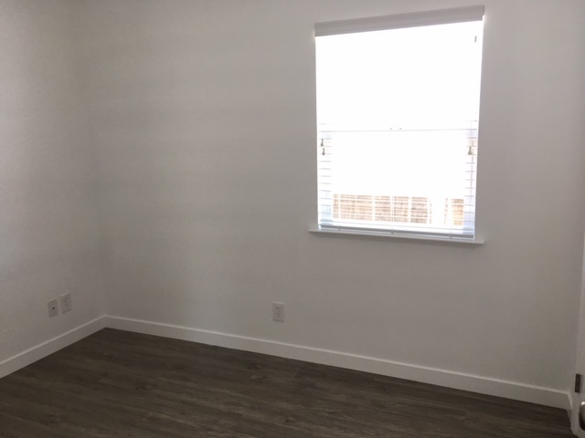 Building Photo - Mid Town Petaluma 3 bedroom 2 bath Gorgeou...