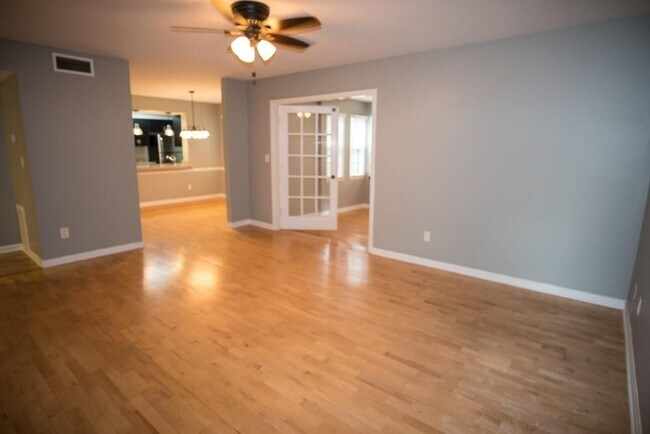 Building Photo - 204 Triumph Dr NW