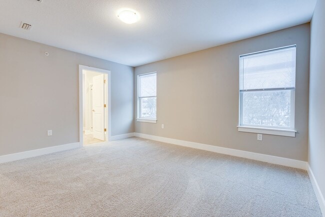 Building Photo - 3 Bedroom End Unit Townhouses in Franklin ...