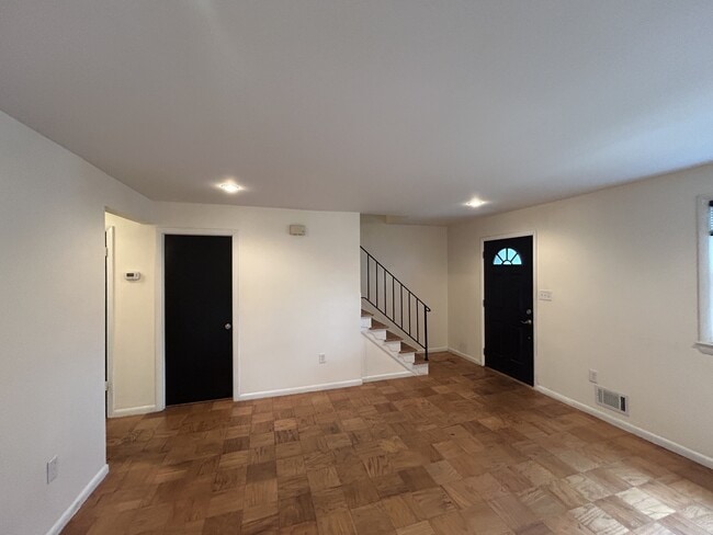 Building Photo - 6537 Beechwood Dr