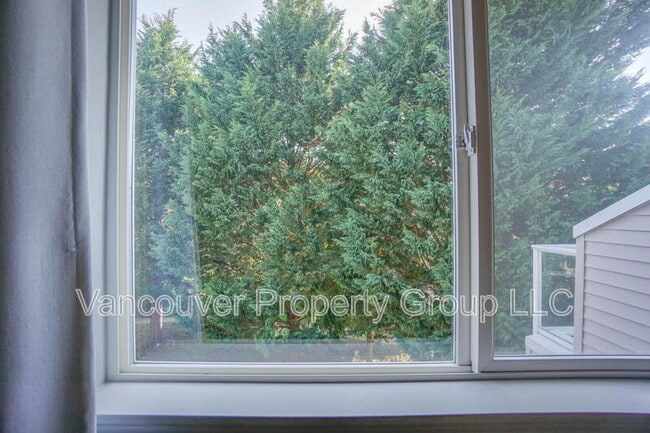 Building Photo - 8717 NE 17th St