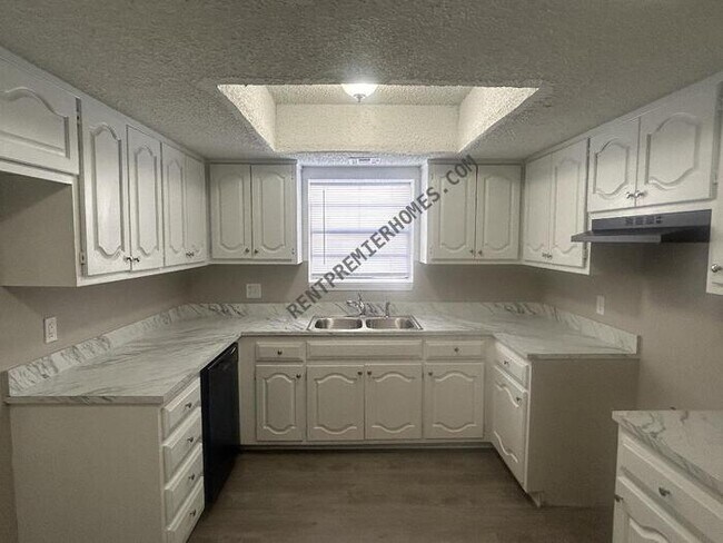 Building Photo - 2003 N 29th St