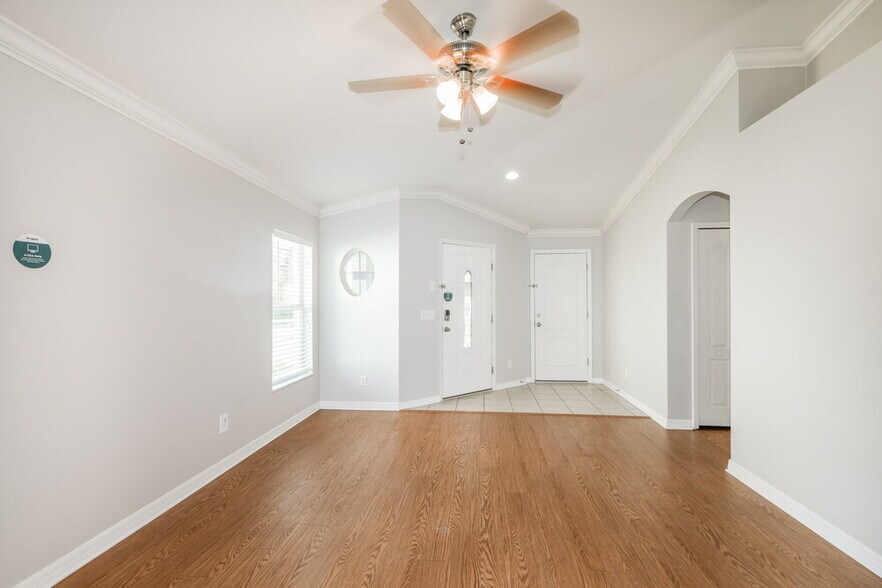 Building Photo - 18136 Cypress Bay Pkwy