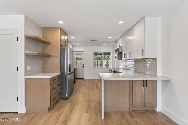 Building Photo - 8702 E Monte Vista Rd