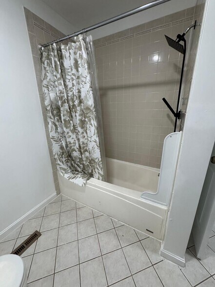 Building Photo - 1467 Charlestown Dr