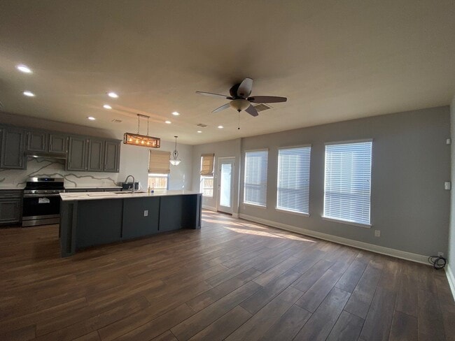 Building Photo - 2101 Crestwind Ct