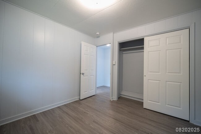 Building Photo - 3br - 910ft2 - 3br/1ba/2pkg Halawa Heights...