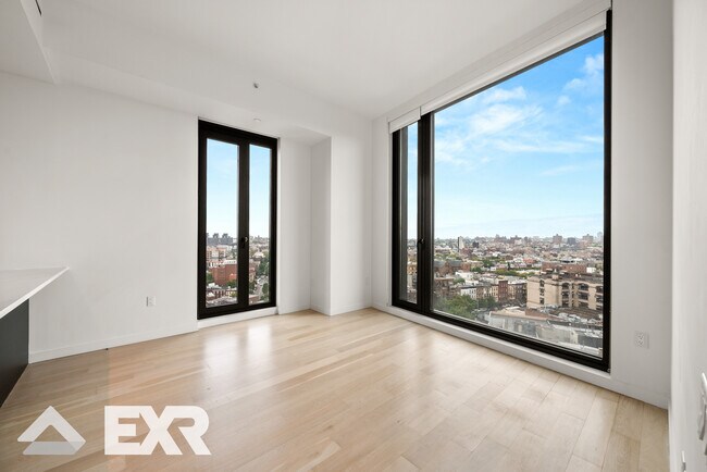 Building Photo - 329 Broadway