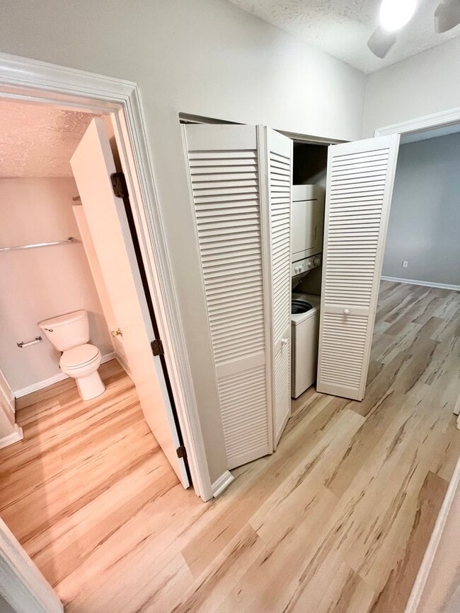 Building Photo - Beautiful 2 Bedroom Condo in Hampton Club ...