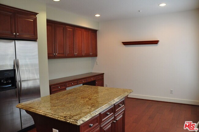 Building Photo - 6010 S Celedon Creek