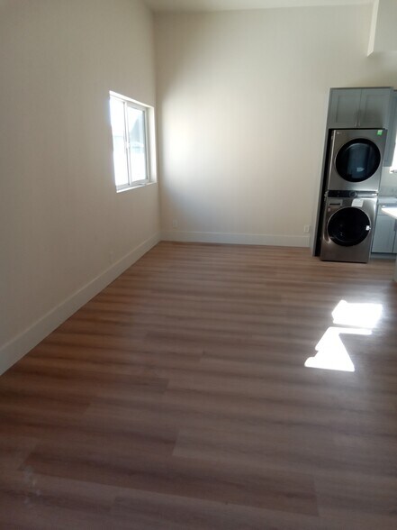 Building Photo - 1164 E Adams Blvd