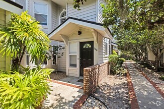 Building Photo - Super Cute Townhome in Gated Community of ...