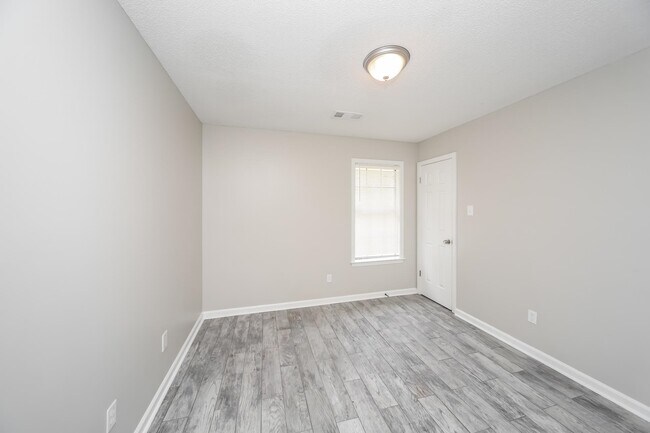 Building Photo - 6580 Silver Oak Cove