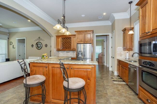Building Photo - Fully Furnished, All-Inclusive Lakefront L...