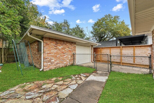 Building Photo - 2052 Addison Rd