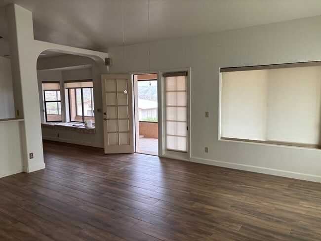 Building Photo - 43003 N Old Mine Rd