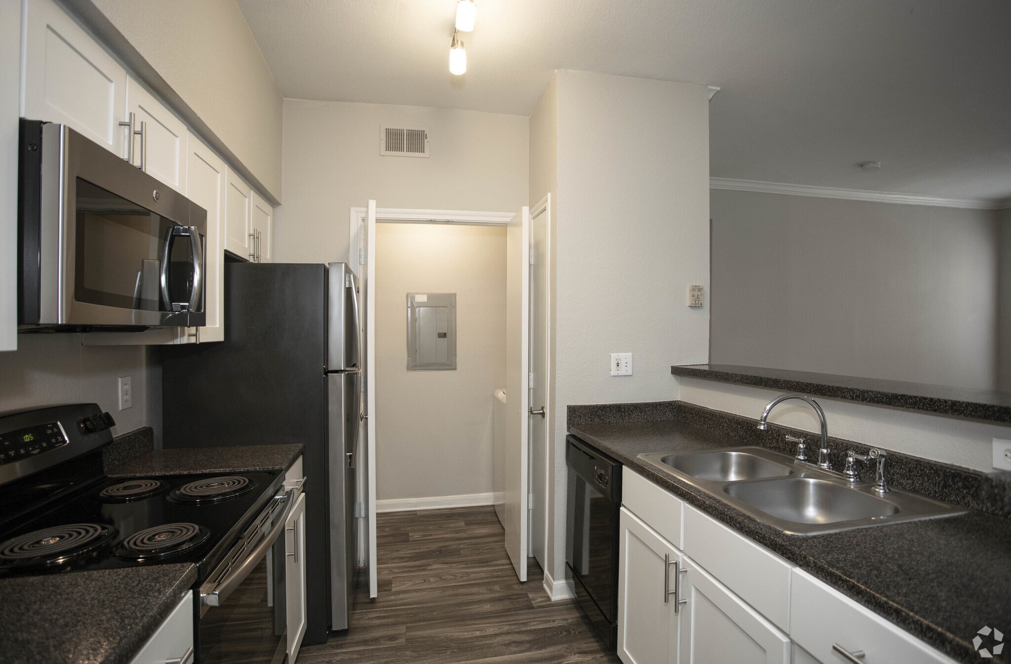 The Brixton Apartments 18959 N Dallas Pky Dallas TX 75287 Apartment