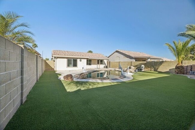 Building Photo - 1057 S Jamaica Way