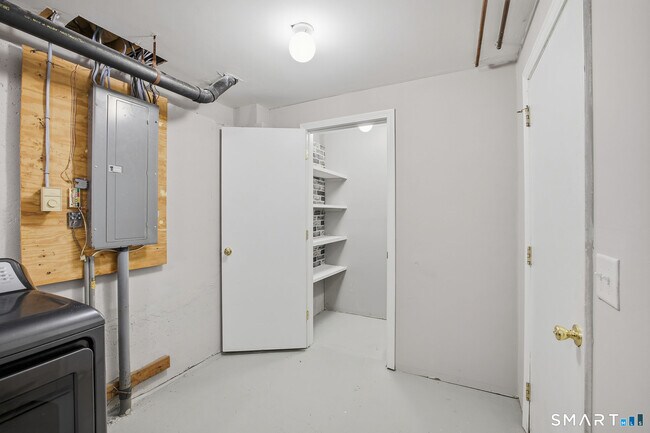 Building Photo - 151 Shelter Rock Rd