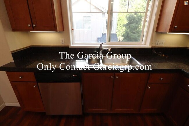 Building Photo - 10377 SW Ridgepath Ln