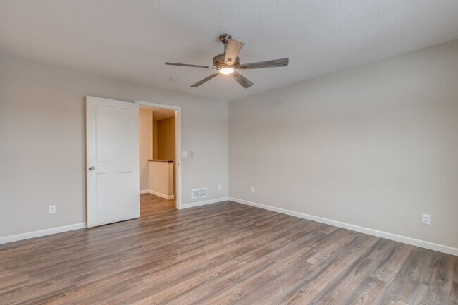 Building Photo - Newer Construction for RENT 3bd 3ba 2 car attached garage END UNIT available Jan 2026