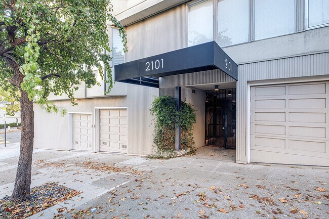 Building Photo - 2101 Baker St