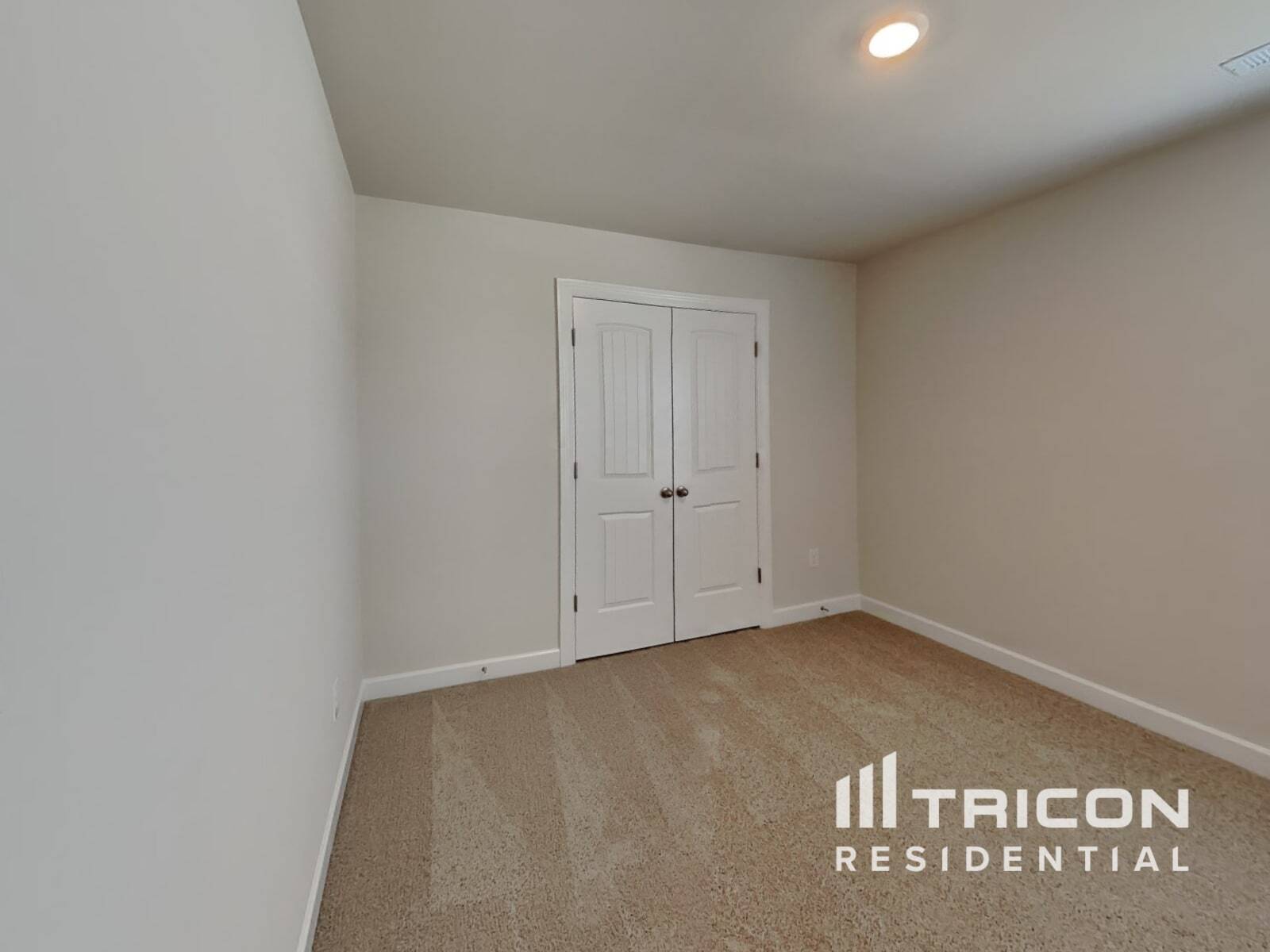 Building Photo - 3326 Quintana Dr