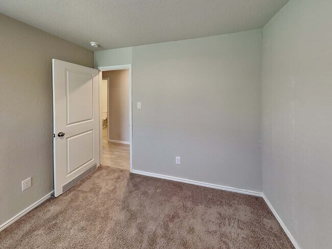 Building Photo - 4210 Southton Lk