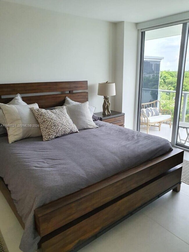 Building Photo - 16385 Biscayne Blvd