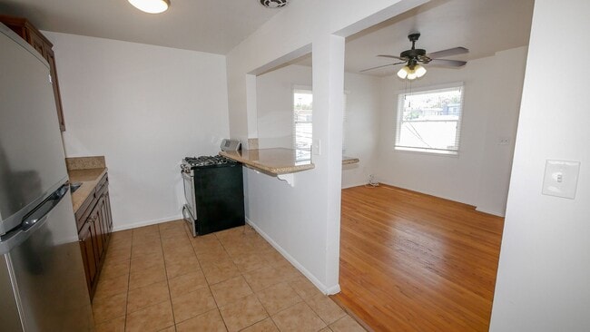 Building Photo - 2nd Floor 1 bedroom 1 bath apartment in PB - 1 CAR GARAGE