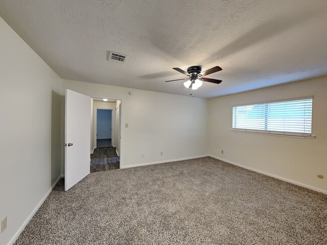 Building Photo - 4907 Eagle Trail Dr