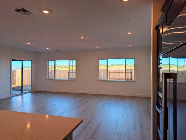 Building Photo - 5069 Brooks Cir