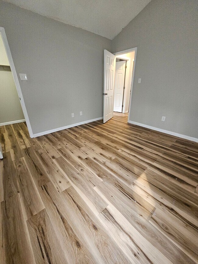 Building Photo - 112 Basswood Ct