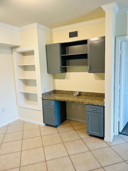 Building Photo - 6510 Emerald Dunes Dr