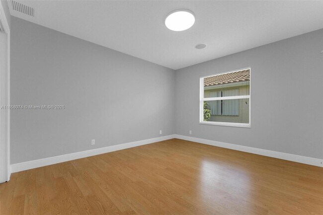 Building Photo - 2715 Edgewater Ct