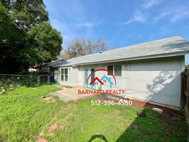 Building Photo - Available July 12: Duplex Close to Texas S...