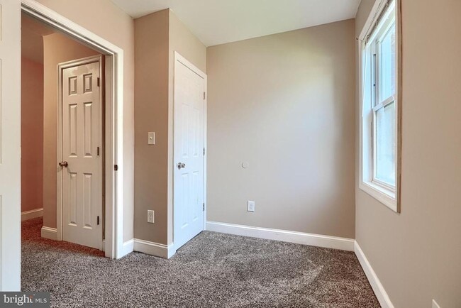 Building Photo - 6110 Everall Ave