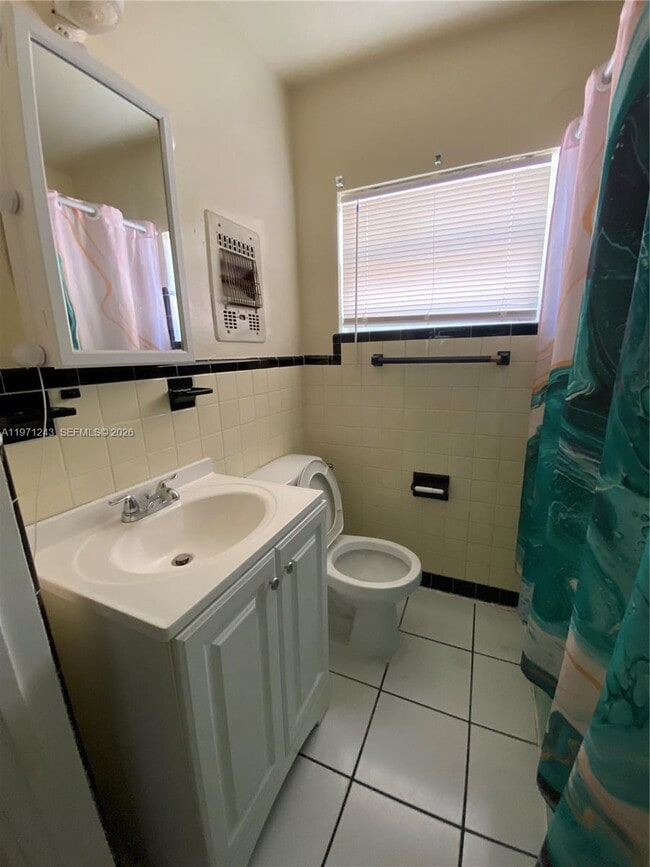 Building Photo - 2031 NE 167th St