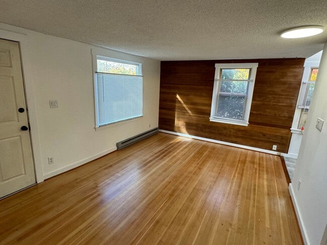 Building Photo - 2 Bedroom House in SE Eugene