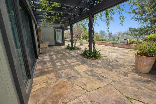 Building Photo - 1118 Marina Cir